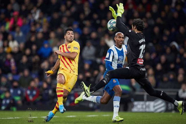 哈登关键三分快船险胜灰熊 76人力克骑士